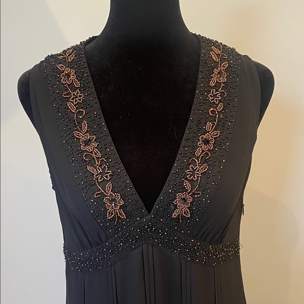 Elegant Black Sleeveless Dress with Embroidered Details new size 4